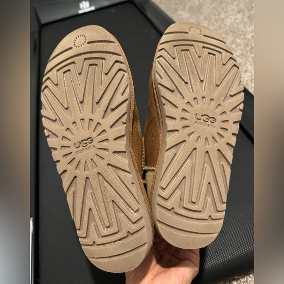 Ugg Boots Fur Lined Swarovski Crystal Button Size 5 to 5.5 - Picture 12 of 12